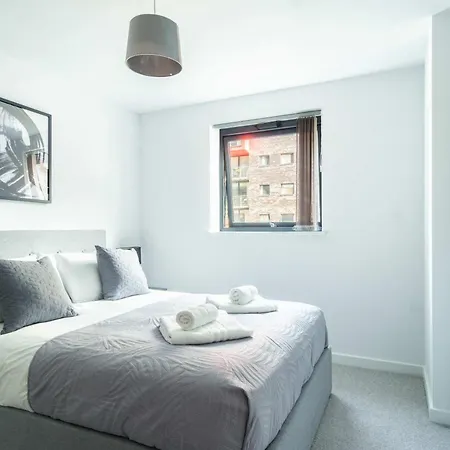 Contemporary 2 Bed Central Appartement
