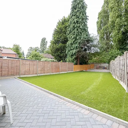 The Kent Luxury House Sleeps 14 Free Parking