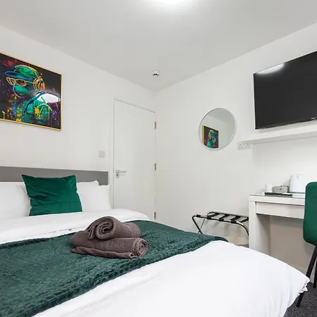 The Kent Luxury House Sleeps 14 Free Parking Σπίτι διακοπών *