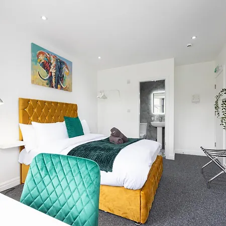 The Kent Luxury House Sleeps 14 Free Parking Σπίτι διακοπών *