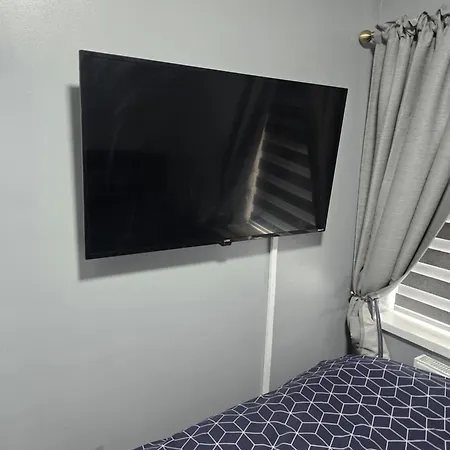 - House - Sleeps 6 - Parking - Garden