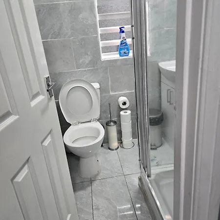 - House - Sleeps 6 - Parking - Garden Holiday home