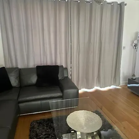 Luxury Modern Town House, Centre, Free Secured Parking Holiday home *