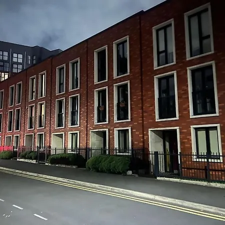 Luxury Modern Town House, Centre, Free Secured Parking Holiday home *