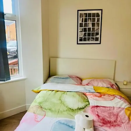 Ensuit Room1 In A 4 Bedroom House * Manchester