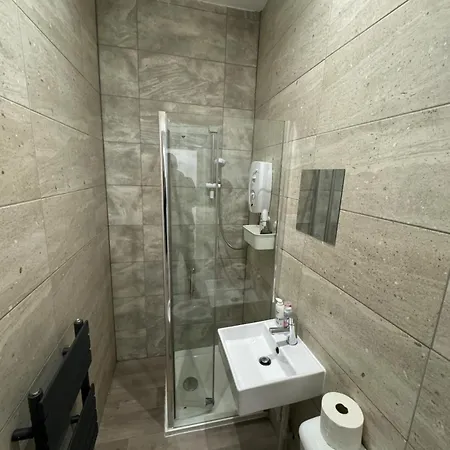 Ensuit Room1 In A 4 Bedroom House * Manchester