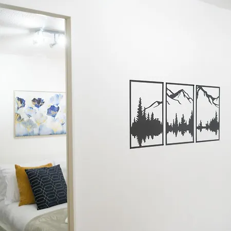 Silver Pines - 2br - King Bed - Sleeps 6 - Wi-fi - Free Parking Apartman Manchester