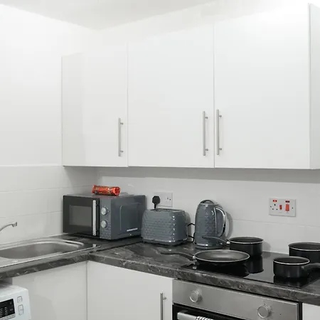 Silver Pines - 2br - King Bed - Sleeps 6 - Wi-fi - Free Parking Manchester