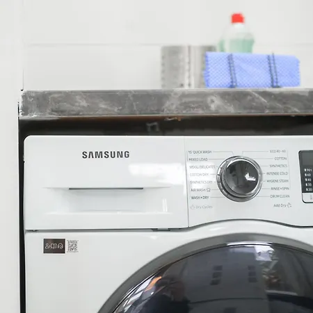 Silver Pines - 2br - King Bed - Sleeps 6 - Wi-fi - Free Parking