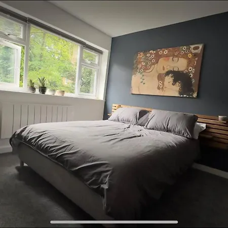 Проживание в семье 8 Riversdale King Size Манчестер