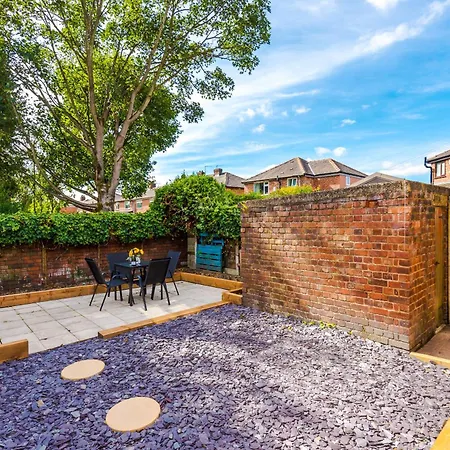 New! Spacious 3-bed In By 53 Degrees Property, Ideal For Business & Long Term, Free Parking! * Manchester