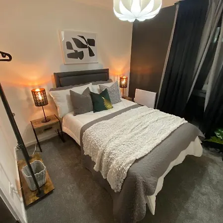 Apartament Couples Retreat / Workers Paradise + Free Parking *