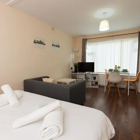 Cosy Stretford In A Prime Location Appartement *