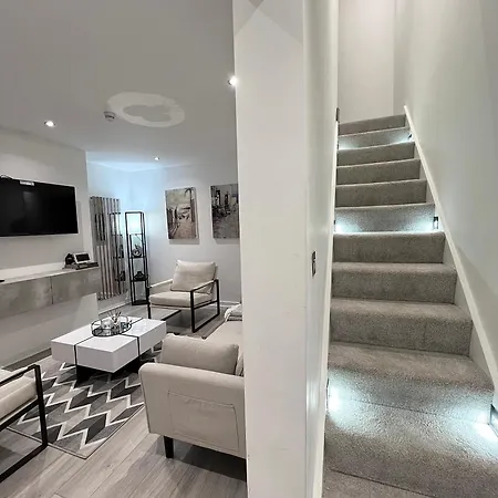 Entire House - Near Etihad Stadium And *