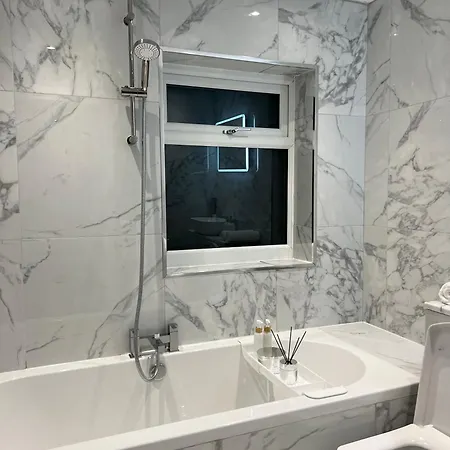 Entire House - Near Etihad Stadium And *