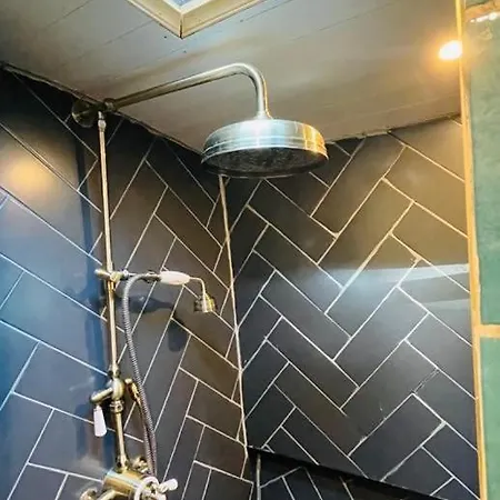 Bespokenarrowboat Botel