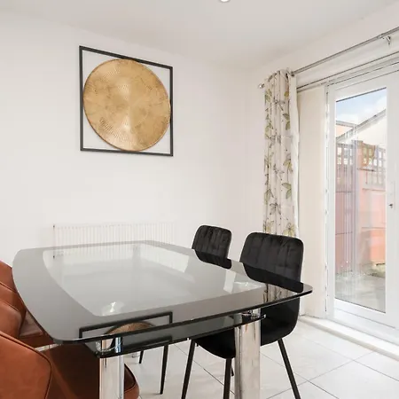 Etihad, & Coop Live - Free Parking - 10ppl Manchester