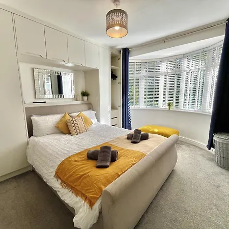 Stylish 3-bed In Prestwich With Free Parking