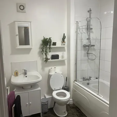 Flat In Greater * Manchester