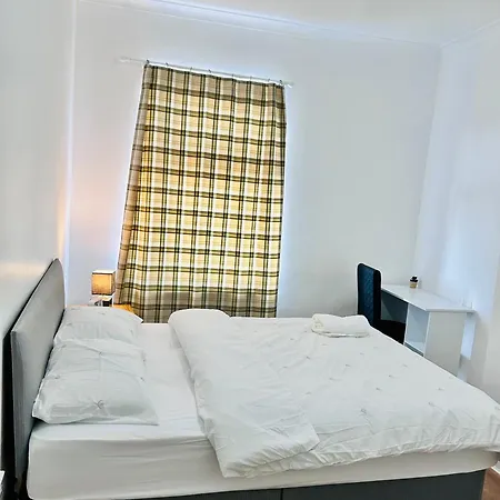 Panzió Spacious Double Bed In New Moston *