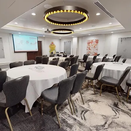 - Centre By Ihg מלון