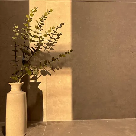 Apt, Free Parking, Business, Couples & Families Apartment