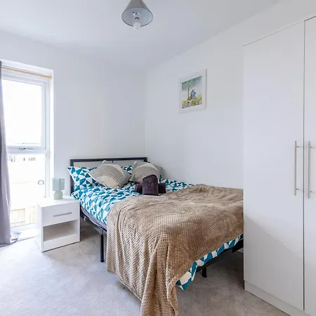 Stunning Modern 3 Bedroom Townhouse - Perfect Getaway Semesterbostad *