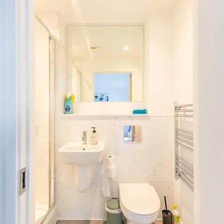 Semesterbostad Stunning Modern 3 Bedroom Townhouse - Perfect Getaway