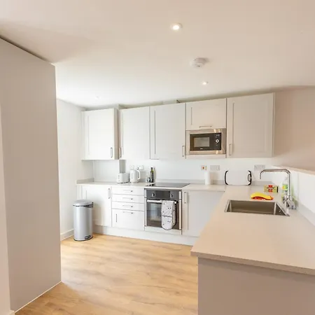 Stunning Modern 3 Bedroom Townhouse - Perfect Getaway Vakantiehuis Manchester