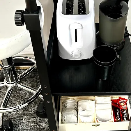 Convenient Private Bed, Bath & Parking Included * Manchester