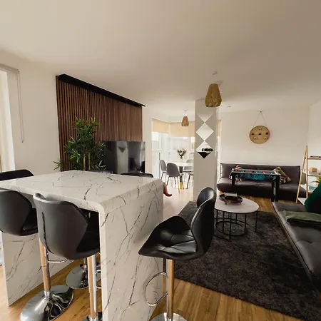 Manchester's Luxurious 2-bed Haven With Balcony - Canal Views & Proximity To United Apartman Manchester
