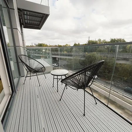 Manchester's Luxurious 2-bed Haven With Balcony - Canal Views & Proximity To United *