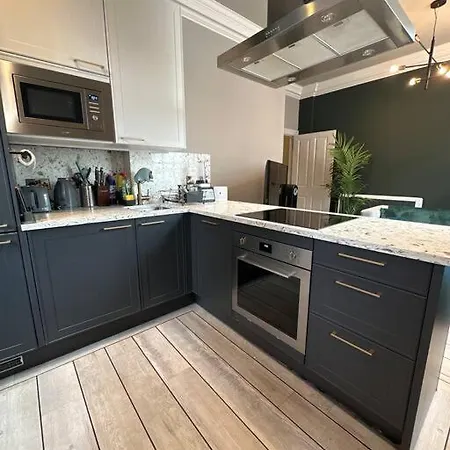 Stunning 2-bedroom In Centre *