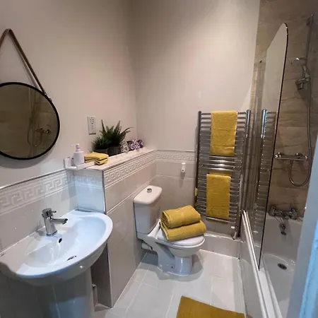 Apartment Brentwood Court *