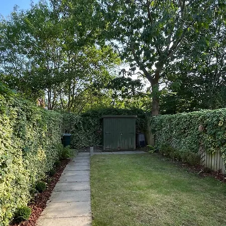 Serene Retreat Sleeps 6 With Garden 別荘