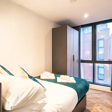 Apartment Stylish 2 Bedroom In