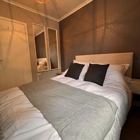 The Secret Garden Retreat With Hot Tub *