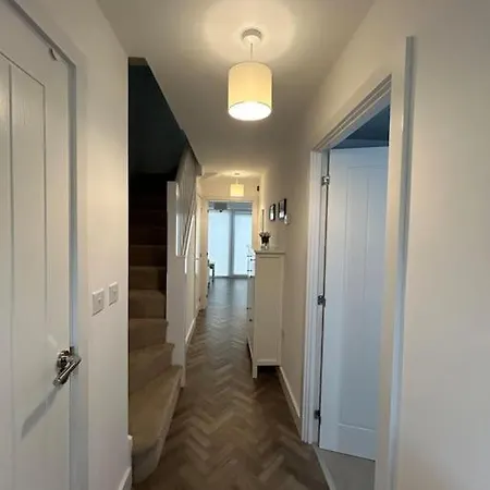Prázdninový dům 4-bedroom New House Near Centre