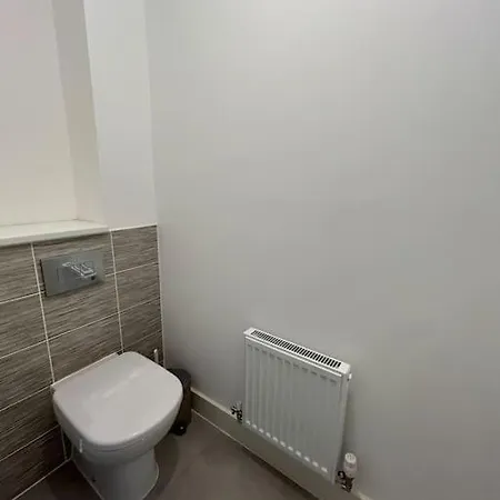 Prázdninový dům 4-bedroom New House Near Centre Manchester