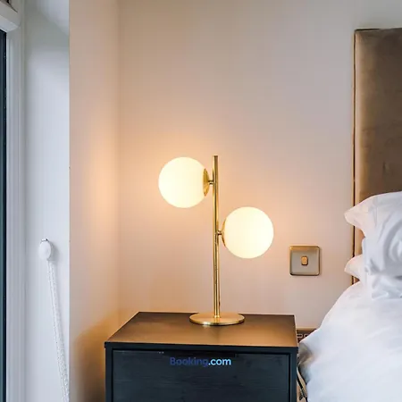 Modern 2 Bed With Balcony By Host A * Manchester