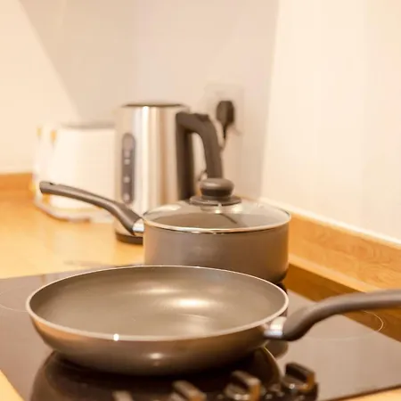 Warm 2 Bedroom 15 Min Walk To Etihad Stadium And Center Apartmán