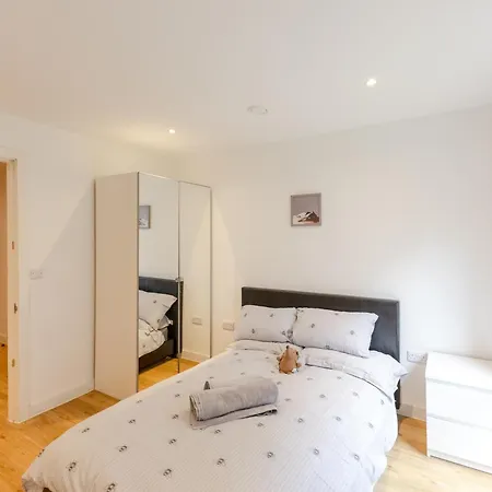 Warm 2 Bedroom 15 Min Walk To Etihad Stadium And Center