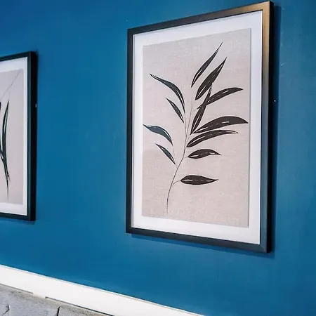 Nyaraló Stunning Three Bedroom House In By Eason Stays, For Oasis Reunion, Ideal For For Weekend Getaways & Business Travellers - With Free Parking For Two Cars!