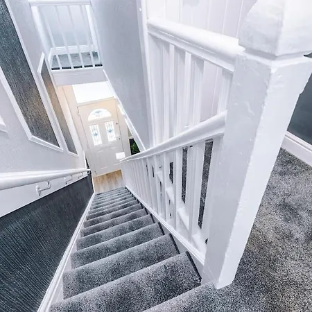 Stunning Three Bedroom House In By Eason Stays, For Oasis Reunion, Ideal For For Weekend Getaways & Business Travellers - With Free Parking For Two Cars! Nyaraló Manchester