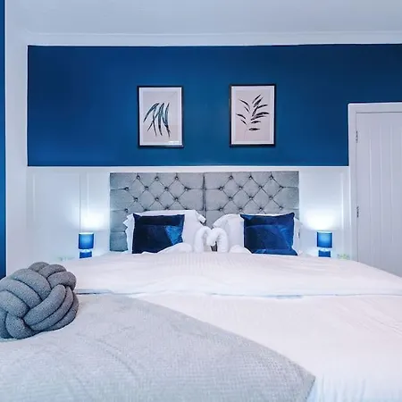 Nyaraló Stunning Three Bedroom House In By Eason Stays, For Oasis Reunion, Ideal For For Weekend Getaways & Business Travellers - With Free Parking For Two Cars!