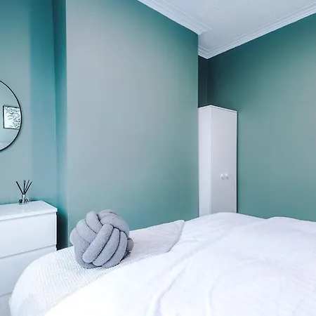 Nyaraló Stunning Three Bedroom House In By Eason Stays, For Oasis Reunion, Ideal For For Weekend Getaways & Business Travellers - With Free Parking For Two Cars! Manchester