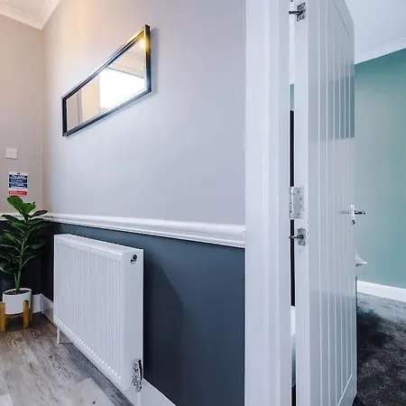 Nyaraló Stunning Three Bedroom House In By Eason Stays, For Oasis Reunion, Ideal For For Weekend Getaways & Business Travellers - With Free Parking For Two Cars! Manchester