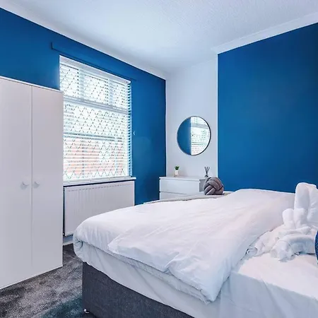 Stunning Three Bedroom House In By Eason Stays, For Oasis Reunion, Ideal For For Weekend Getaways & Business Travellers - With Free Parking For Two Cars! Manchester