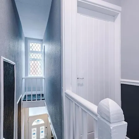 Nyaraló Stunning Three Bedroom House In By Eason Stays, For Oasis Reunion, Ideal For For Weekend Getaways & Business Travellers - With Free Parking For Two Cars! Manchester