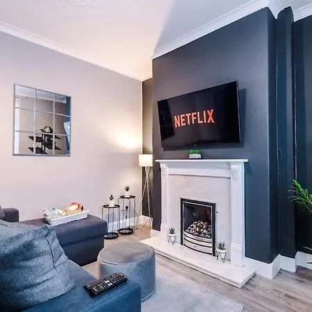 Nyaraló Stunning Three Bedroom House In By Eason Stays, For Oasis Reunion, Ideal For For Weekend Getaways & Business Travellers - With Free Parking For Two Cars! Manchester